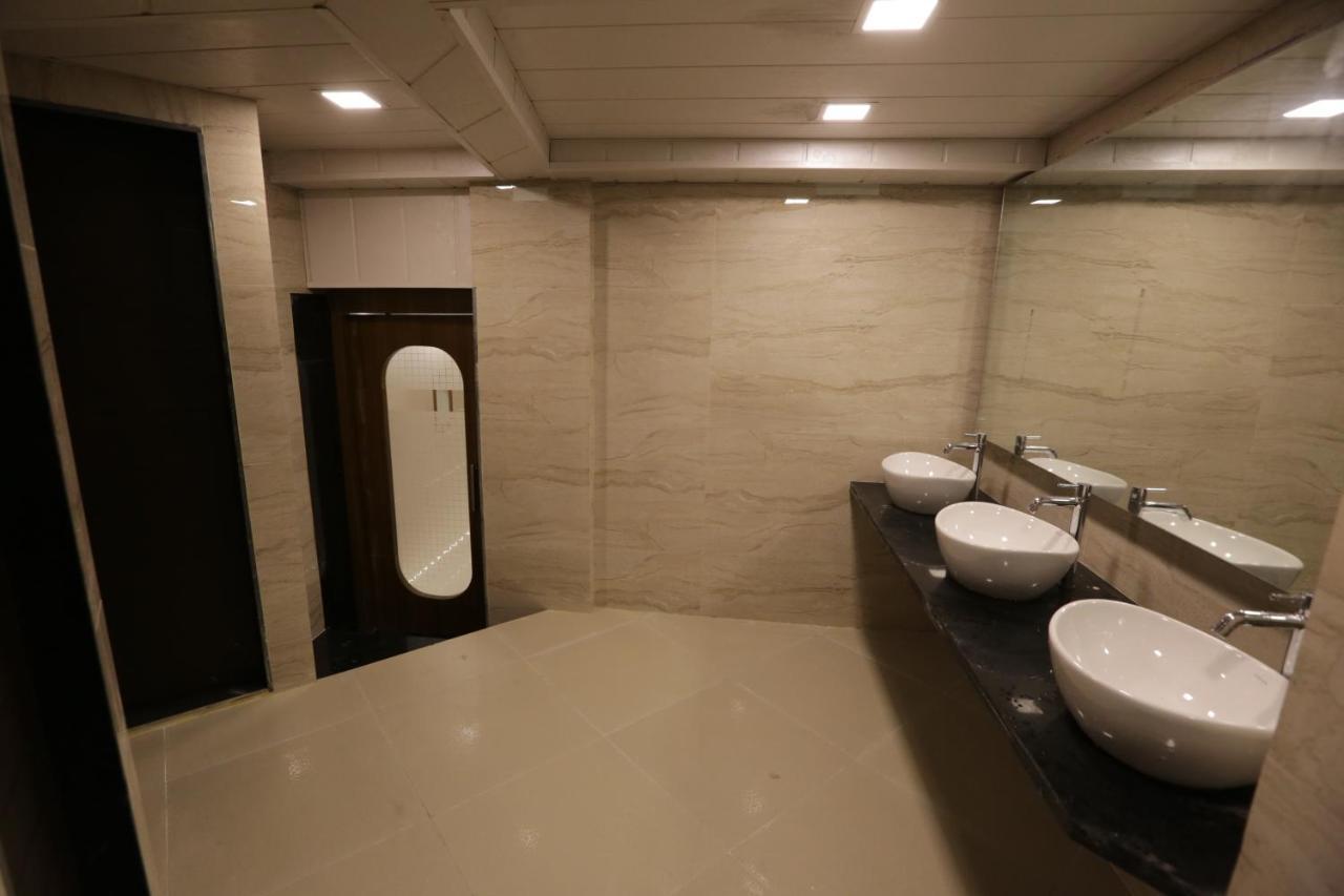 Qubestay Airport Capsule Hotel & Hostel Mumbai Exterior photo